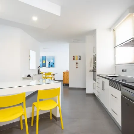 Frontline Penthouse With Heated Pool And Parking Lägenhet Los Cristianos (Tenerife)