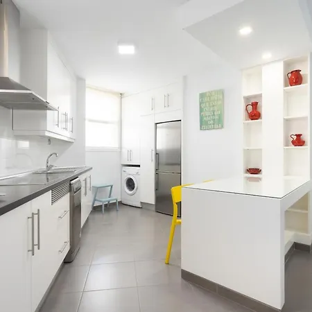 Frontline Penthouse With Heated Pool And Parking Apartment Los Cristianos (Tenerife)