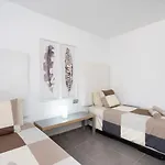 Apartamento Frontline Penthouse With Heated Pool And Parking