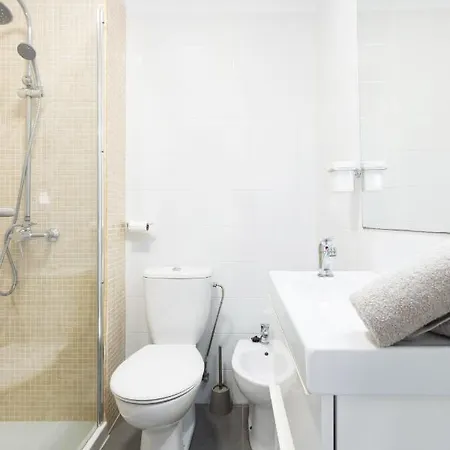 Frontline Penthouse With Heated Pool And Parking アパート