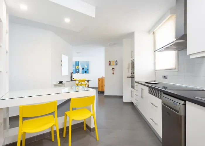 Frontline Penthouse With Heated Pool And Parking Apartamento Los Cristianos (Tenerife)