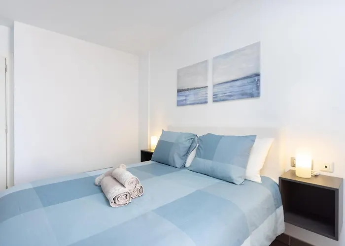 Apartamento Frontline Penthouse With Heated Pool And Parking Los Cristianos (Tenerife)