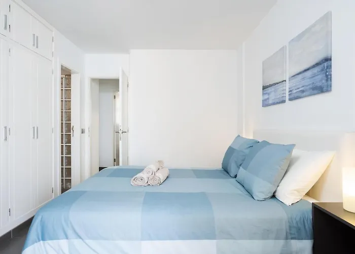 Frontline Penthouse With Heated Pool And Parking Apartamento Los Cristianos (Tenerife)