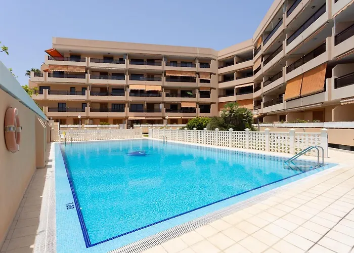 Frontline Penthouse With Heated Pool And Parking Apartamento Los Cristianos (Tenerife)